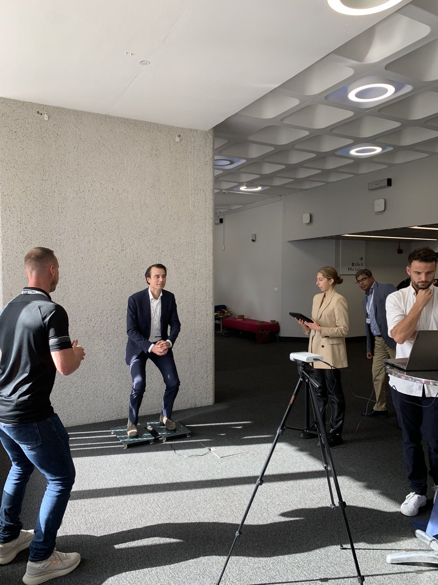 1/2 During today’s #LondonKneeMeeting orthopaedic health professionals took part in &amp; performed some strength &amp; movement assessment tests led by ISEH’s Dr Paul Read and Gus Morrison.