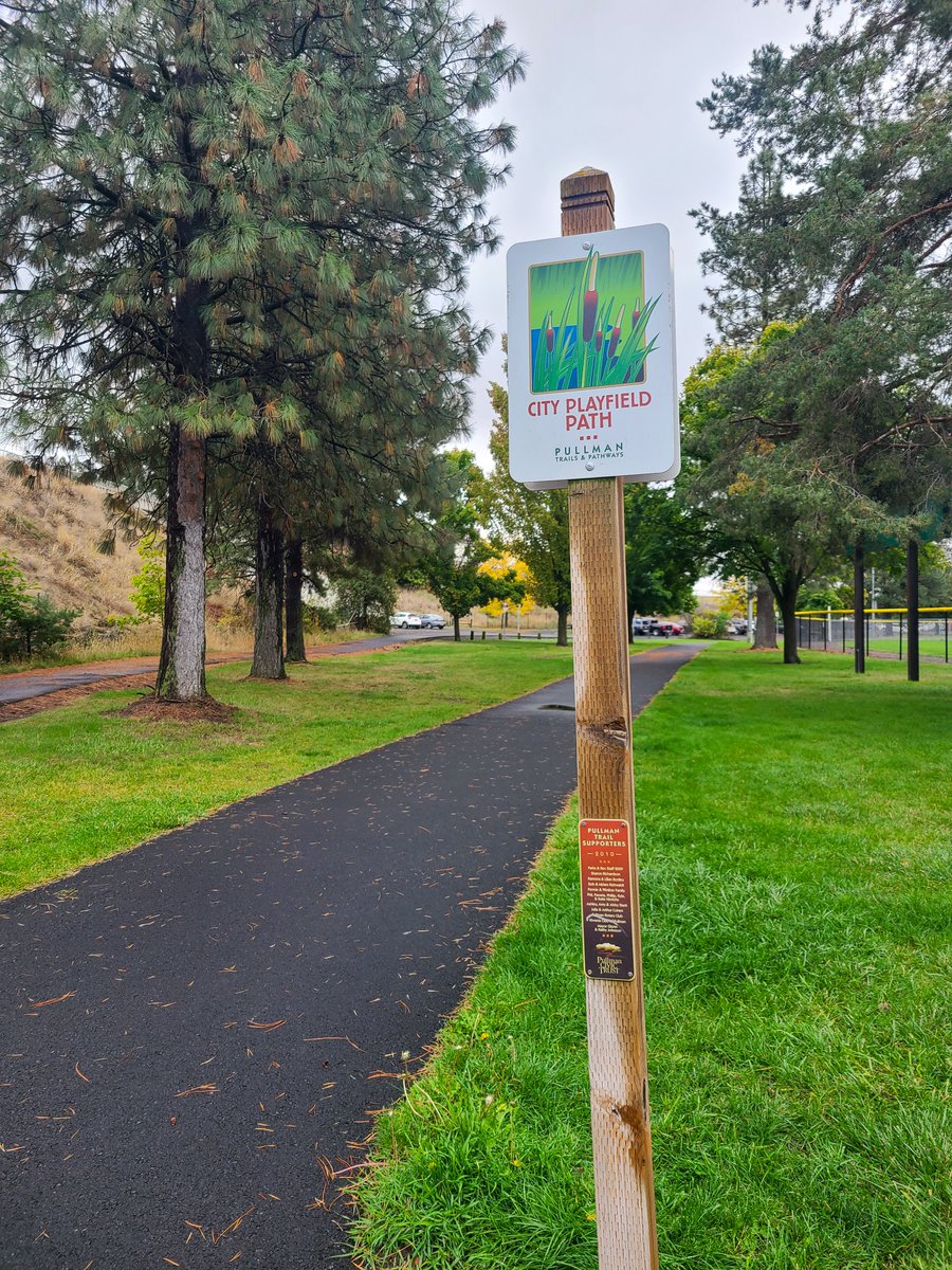 City_of_Pullman's tweet photo. There couldn't be a better fall day for a walk...at least Stella sure thinks so!

Today, Stella enjoyed a nice walk with her owner around the City Playfields (820 SE South St.), appreciating views of the South Fork, local wildlife, and trees.

#PullmanParksandRec #PullmanProud https://t.co/H70XhfDR4K