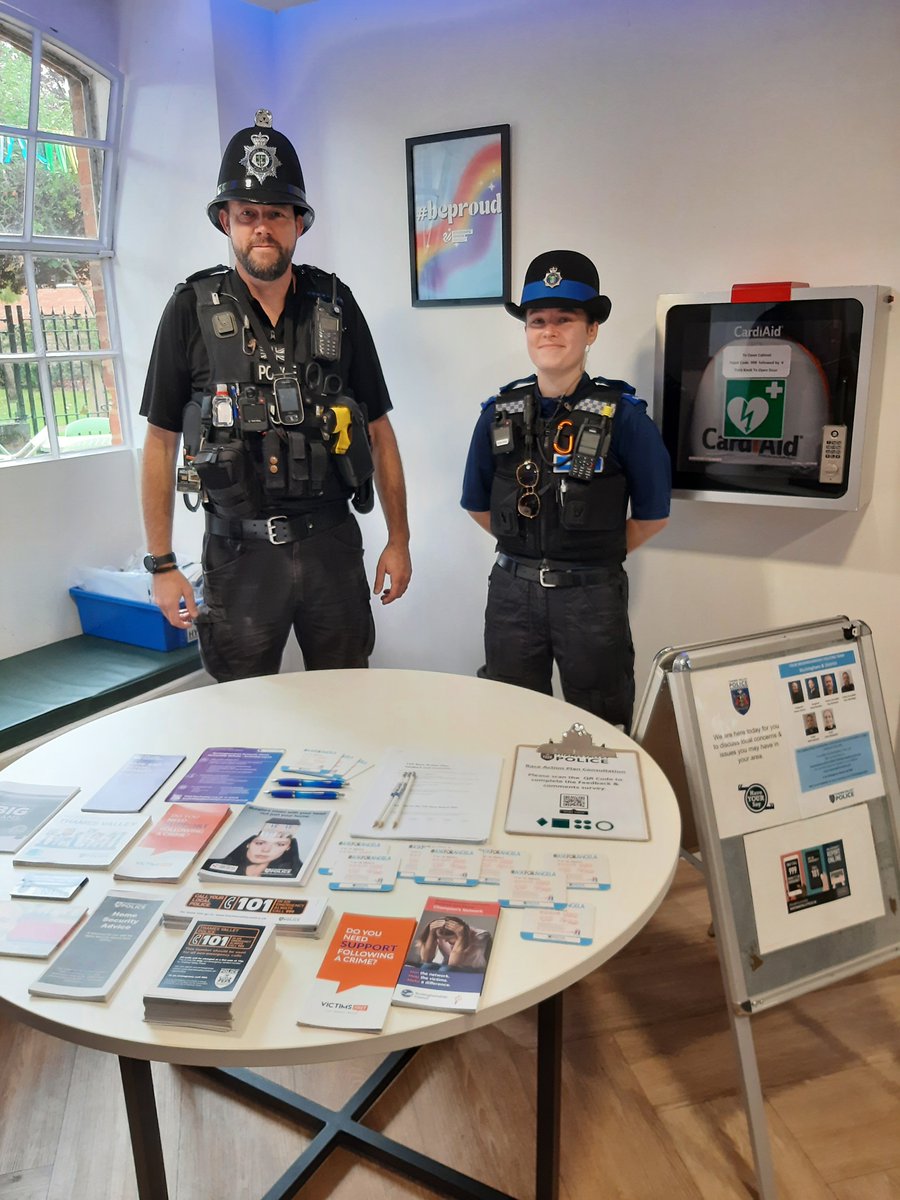 TVP_Bucks's tweet photo. #Buckingham NHPT would like to thank #Buckingham #Uni for inviting us for #Freshers #Fair this afternoon. It was great to meet so many students &amp; #Engagement with other partner agencies &amp; Teams. 🏫 🚔  #C9688 #P6478 https://t.co/8qEUtPQ1rJ