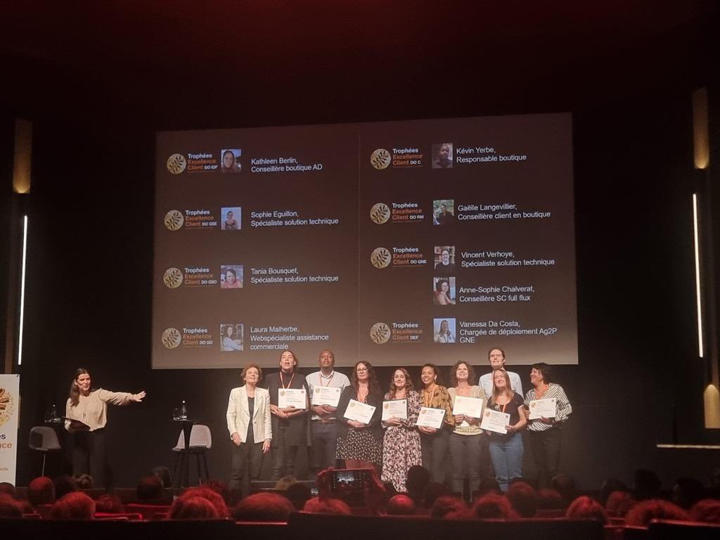 LudovicPluchard's tweet photo. Mardi 3 octobre 54 lauréats, venus de toute la France et de tous les métiers en relation avec nos clients ont été mis à l’honneur lors de la cérémonie #TrophéesExcellenceClient @Orange_France 2023. Emotions, belles histoires et de l’inspiration. Bravo à toutes et à tous👏👏 https://t.co/kUz7mIHnPh