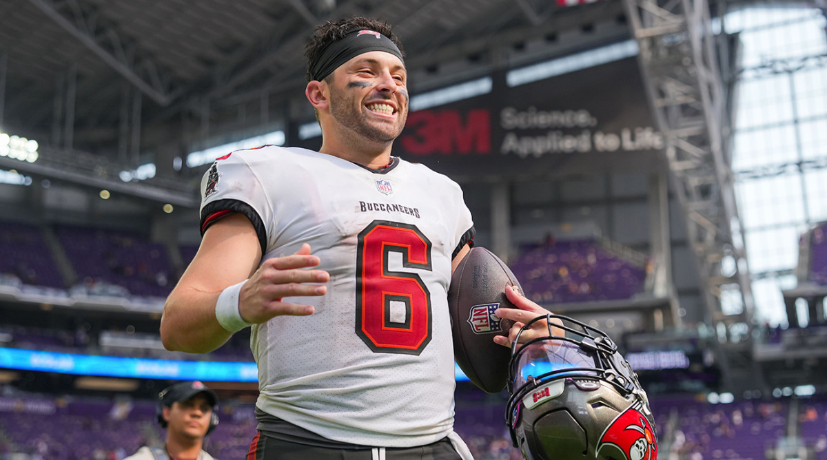 NFL_DovKleiman's tweet photo. #Bucs GM Jason Licht on QB Baker Mayfield as a leader of the 3-1 Buccaneers: "Baker is a DUDE and the players saw it right away.", he told @PSchrags 

"Baker took the OL to the Bahamas during camp after final cuts to golf. He’s spotted around town at dive bars with receivers, with Mike Evans, with Godwin. He’s that guy."

"He’s the man. And it’s not fake."

https://t.co/irsOZ58wfb

Full episode of "The Season with Peter Schrager" here:
https://t.co/9hLa3SCYV6