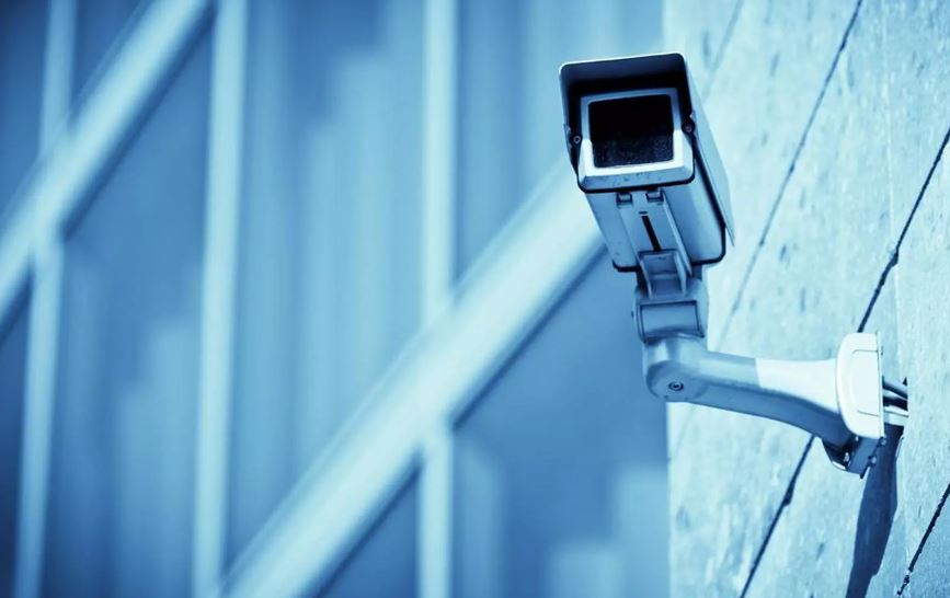 equipeprivacy's tweet photo. Telecamere contro i furbetti dell’immondizia Garante privacy sanziona per 45mila euro un Comune siciliano e due aziende per 10mila e 5mila euro per violazioni del #GDPR nella gestione del sistema di #videosorveglianza
#dataprotection #cybersecurity 

https://t.co/r0PVqk5W8U https://t.co/NiWwvQAC5k