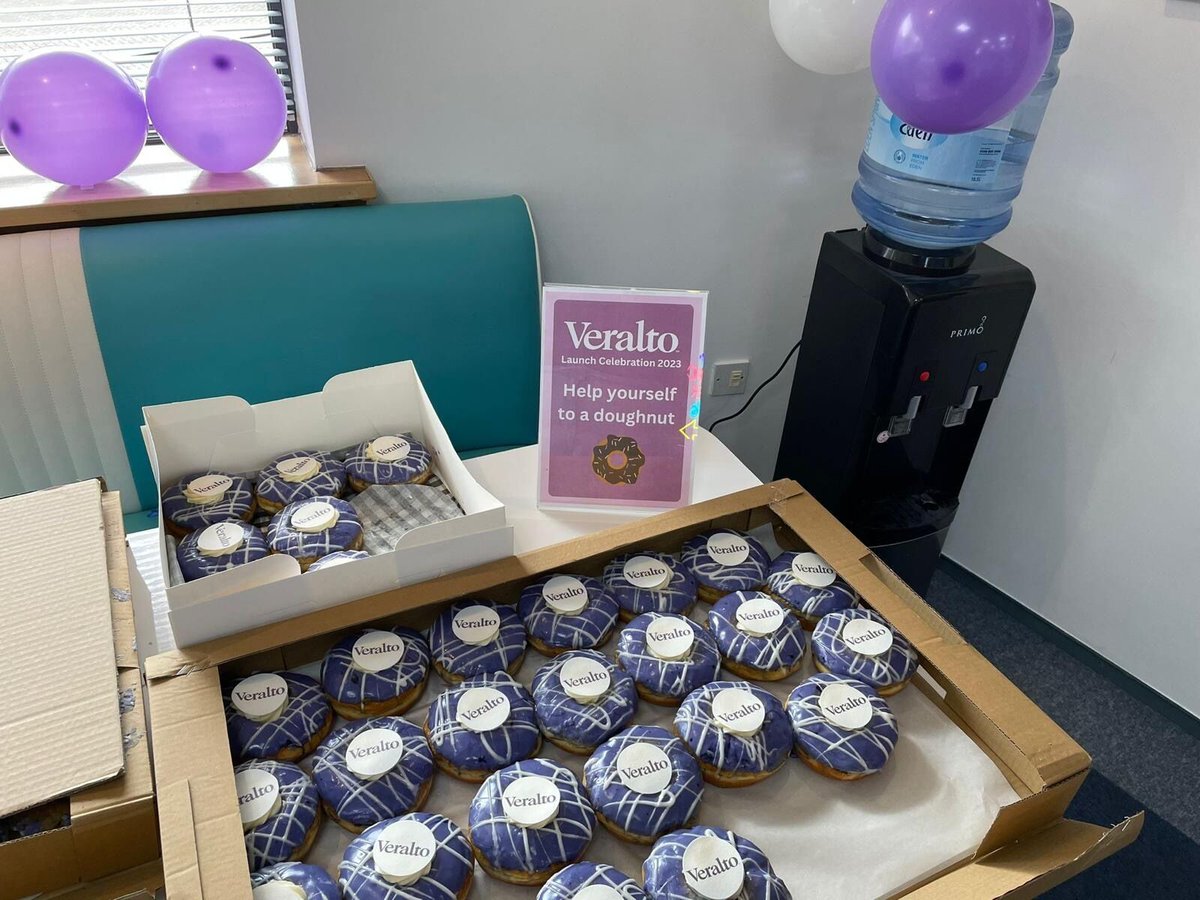clearmarkcoding's tweet image. It’s official: We’re a part of #Veralto!
To celebrate the occasion, associates for both Videojet and Clearmark wore purple and were treated to some pizza and personalised doughnuts. 🟣🍕🍩
Learn more about Veralto 👉 bit.ly/3EZXyUe
#LifeAtVeralto #PurpleMeans