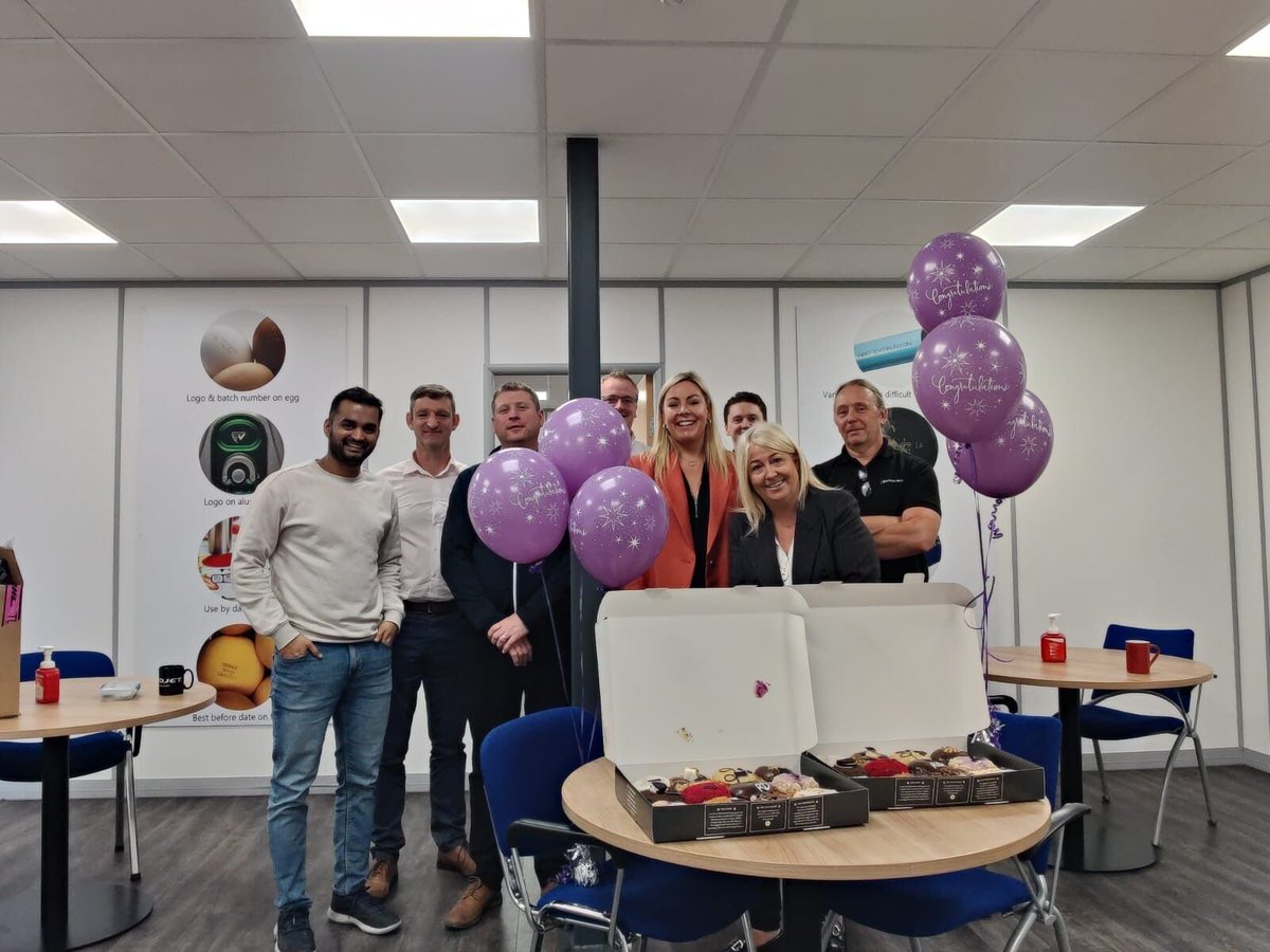 clearmarkcoding's tweet image. It’s official: We’re a part of #Veralto!
To celebrate the occasion, associates for both Videojet and Clearmark wore purple and were treated to some pizza and personalised doughnuts. 🟣🍕🍩
Learn more about Veralto 👉 bit.ly/3EZXyUe
#LifeAtVeralto #PurpleMeans