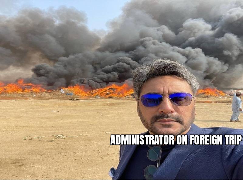 parha_nai_jata's tweet photo. Pts dying, no basic facility available
Doctors are left unpaid,whole hospital collapsing
Meanwhile administration:
#SZHcollapsing
@HamidMirPAK
@SdqJaan
@MohamedBinZayed
@DrNadeemjan
@Parasjahanzaib1
@anwaar_kakar
@iqrarulhassan
@murtazasolangi
@PTI_official
@nhsrcofficial https://t.co/udU2PDJxcu