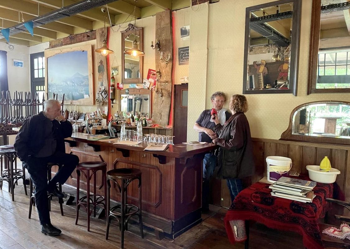 DrentheToen's tweet photo. ZUIDLAREN. We zin er vaak te vinden de laatste tijd. Binnenkort in #DrentheToen @rtvdrenthe #Zuidlaren #Dennenoord #Boschhuis #Dennenoord #cafe #kerk #gesticht https://t.co/Q04wPf3JTC