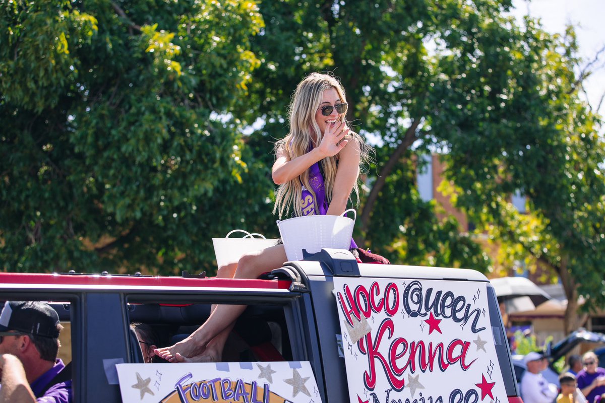 Kenna_Lainee's tweet photo. hoco parade 23’ https://t.co/XAvNjKUdkT