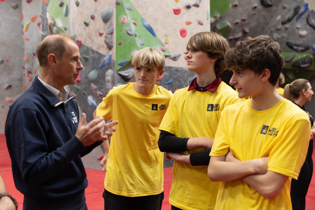 Today HRH The Duke of Edinburgh met some amazing young people doing their DofE with @BHASVIC, @OfficialBHAFC, @HpsHove and @BlatchMill. A huge thank you to The Duke, young people, staff and volunteers for a memorable day! 💜