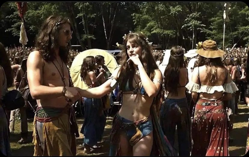 Alienboibass's tweet photo. Love is the most powerful force in the universe. 

We when we express our love for each other, everything in the universe is affected.

This is why music is so powerful, it brings us together to dance, heal, and appreciate each other. 

Photo credit: DM for credit
Book: Ram Dass https://t.co/F9JKYVeVod