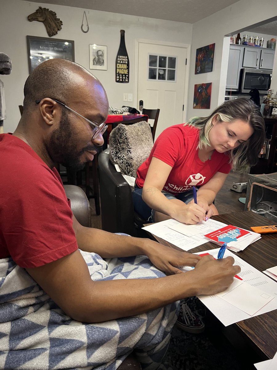 SCActionNetwork's tweet photo. ๐ณ๏ธ Ready to #VoteForKids on November 7?
โ
Our advocates are certainly making sure you are!
โ๏ธ These advocates in Kentucky wrote 170 postcards to registered voters reminding them to vote for kids on Election Day.
๐ Great job, everyone! https://t.co/6oil7czshG