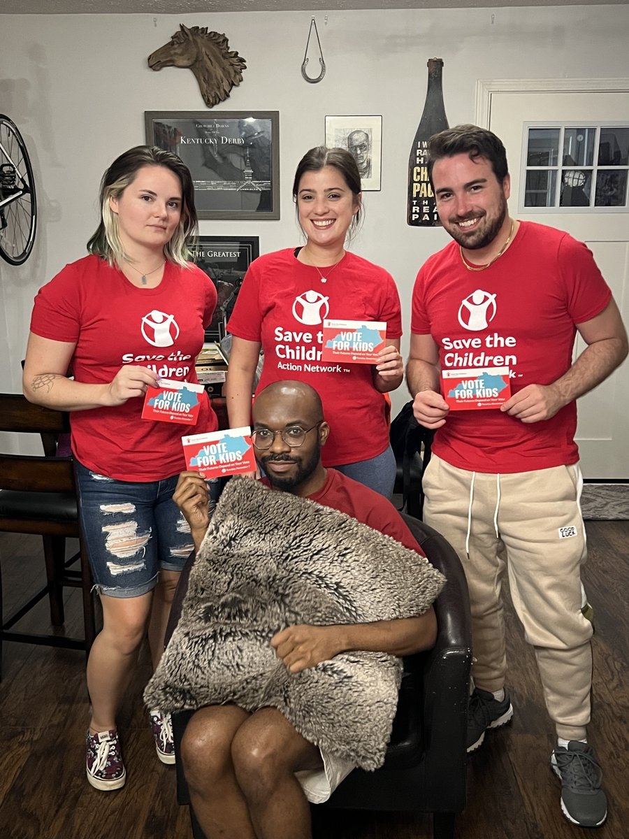 SCActionNetwork's tweet photo. ๐ณ๏ธ Ready to #VoteForKids on November 7?
โ
Our advocates are certainly making sure you are!
โ๏ธ These advocates in Kentucky wrote 170 postcards to registered voters reminding them to vote for kids on Election Day.
๐ Great job, everyone! https://t.co/6oil7czshG