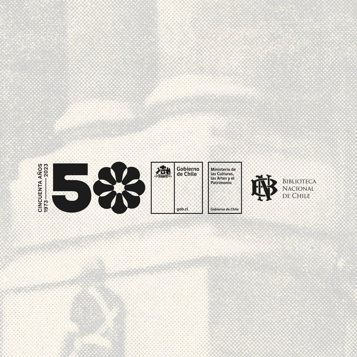 BNChile's tweet image. Les esperamos el miércoles 11 de octubre, en la inauguración de la expo &quot;Haciendo memoria, fuentes para mirar el futuro&quot;. #50AñosDelGolpe
Detalle de imagen de noticia: “Minucioso allanamiento a Biblioteca Nacional”, Las Últimas Noticias, 6 de octubre de 1973. Colección BN.