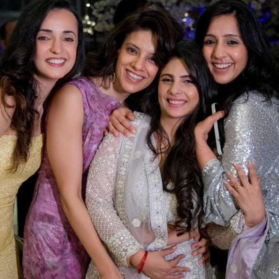 wannabe_rps's tweet image. Them🥹❤

Khushi with Arnav, Akash and Shyam's real life wives😭Missing Anjali Di🥺

They really set some goals huh🤧Can't believe it's the last pow wedding😭need to watch ipk again...It's been 3 hours😔

#SanayaIrani #IPKKND #FriendshipGoals