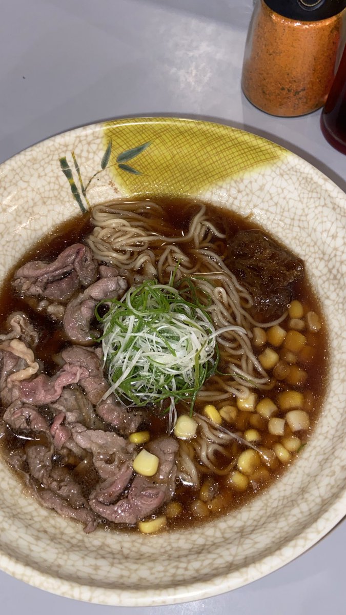 g1677851's tweet photo. ขอป้ายยาหน่อย ร้าน lust ramen เป็นร้านที่ต้องกลับไปซ้ำแน่นอน ชอบราเมนสุกี้น้ำดำมากกก ซุปสุกี้น้ำดำคือดีมากๆๆซดจนไม่เหล���อซักหยด เนื้อเสือร้องไห้ก็ดี นุ่ม ไม่กิ๊กก๊อก ราคาดีด้วย 139 บาท รอบหน้าจะไปลองทงคตสึกับราเมนหม่าล่าาา https://t.co/LmxEvr4e1c