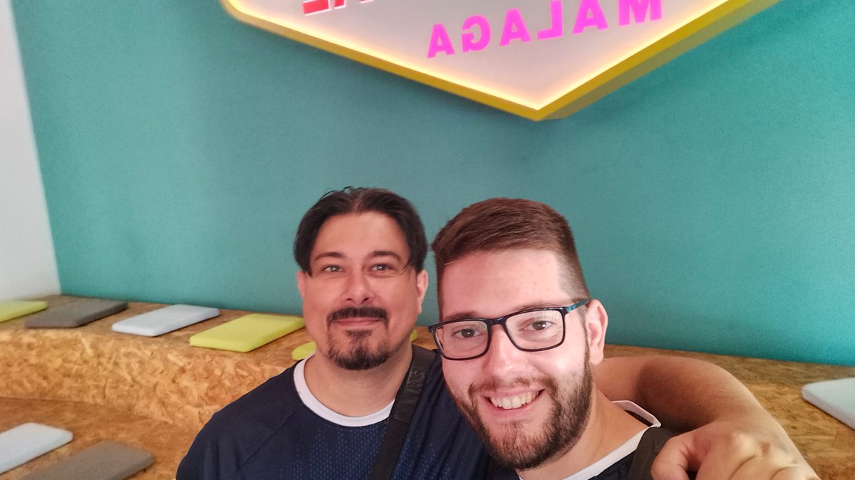 Después de años de amistad y de haber compartido grandes momentos. Siempre me quedaré con lo bueno. 
Por fin he podido desvirtualizar a una gran persona y muy importante para mí. Si continúo en E-sports es gracias a él. 
Gracias <a href="/Winri_esport/">Raúl 'Winrino'</a>