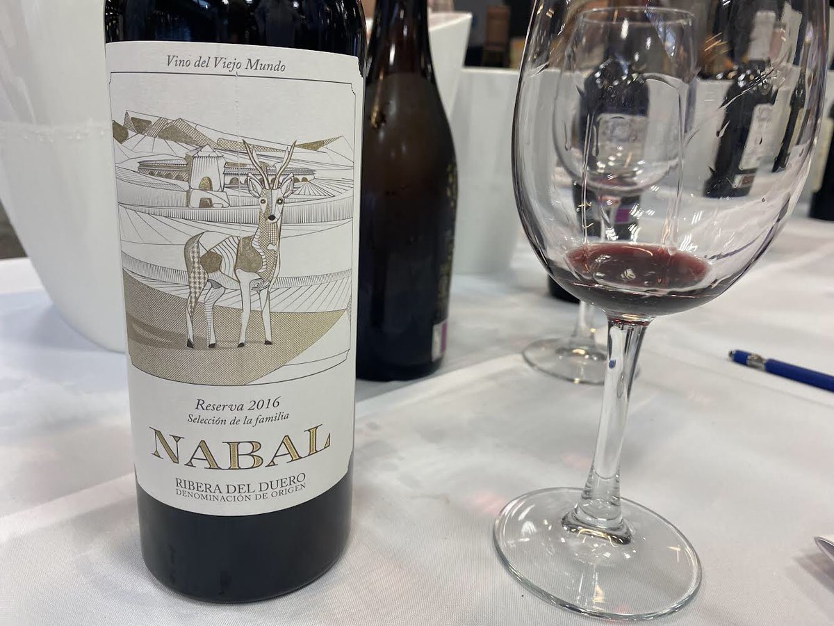 Nabal Selección de la Familia 2016 Reserva från @BodegasNabal i @DORibera Det bästa Tempranillo-vin jag testat. Klassiskt, doft av torkade örter och krämig. Mogen frukt, fyllig, kryddig med runda tanniner. 29,90 euro. #surwinesgourmet #spanskaviner