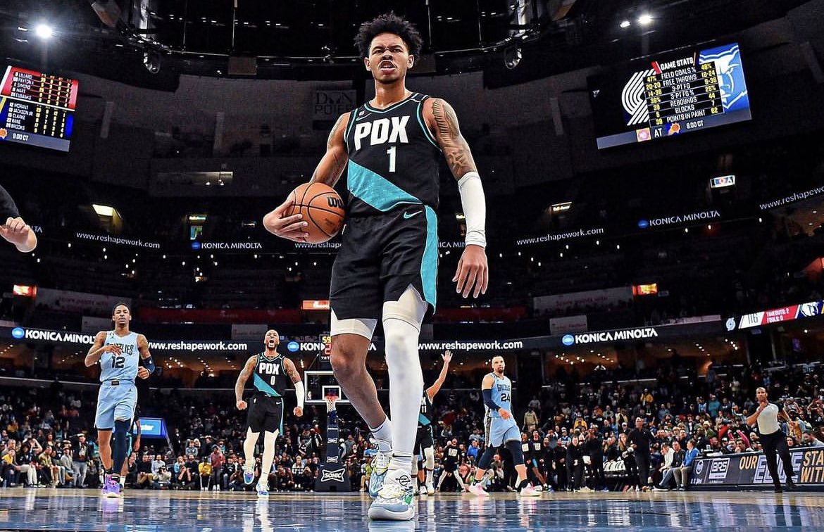 AaronJFentress's tweet photo. The Blazers small forward competition is between Matisse Thybulle and Shaedon Sharpe with Thybulle the likely leader. Blazers coach Chauncey Billups said Tuesday that Jerami Grant will start at PF. Robert Williams is the backup center and will see some time at PF. 

Anfernee Simons is absolutely starting at either PG or SG. No debate there. 

Starting jobs should be earned not given. Both Scoot and Sharpe will receive plenty of minutes regardless of starting status. 

PG: Ant, or Scoot if Ant at SG/Brogdon 
SG: Ant, or Sharpe if Ant at PG.
SF: Thybulle/Sharpe/Murray
PF: Grant/Williams/Murray. 
C: Ayton/Williams.