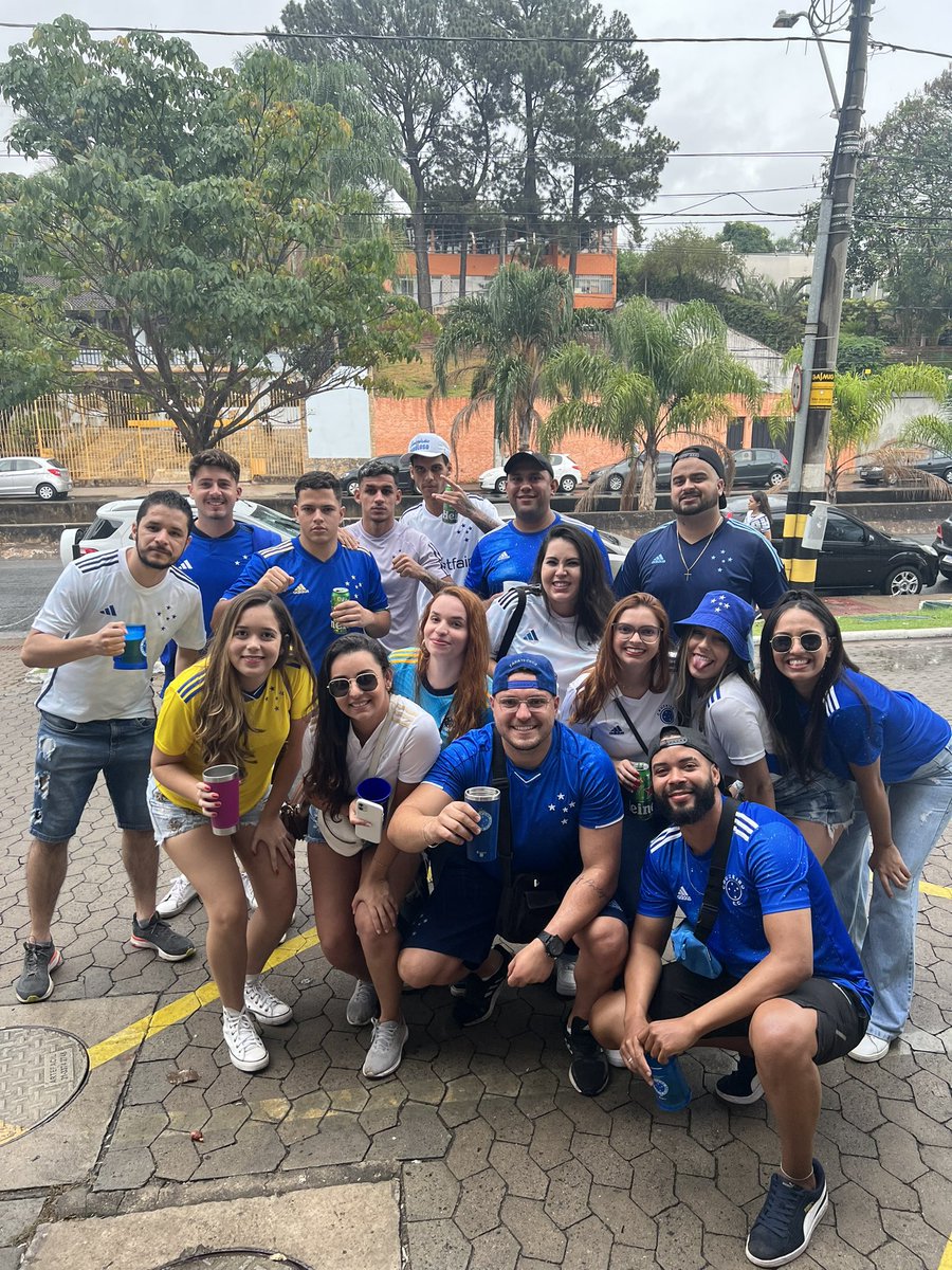 igormarquesps96's tweet photo. CRUZEIRO 1x1 américa s/torcida fc 
Nem a chuva para nós! 
Aonde tem Cruzeiro, tem nós, tem resenha, churrasco, golo e festa na bancada. 🦊👊🏼 https://t.co/ESGeW5oC23