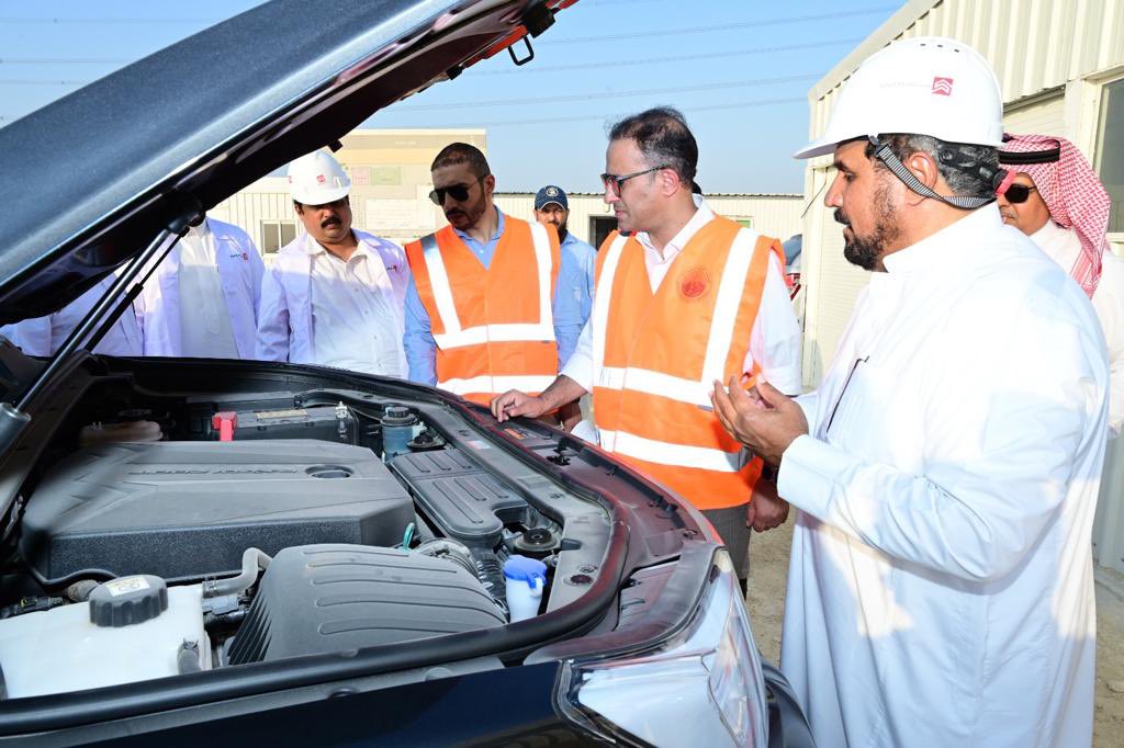 RCJY_Jubail's tweet photo. تفقد الرئيس التنفيذي
 د. أحمد آل حسين 
من خلال جولة ميدانية أبرز مستجدات أعمال مشروع شركة سنام لتجميع سيارات الركاب @SaudiSnam 
 والذي يعد الأول من نوعه على مستوى المملكة لتجميع السيارات و تحتضنه مدينة #الجبيل_الصناعية حيث كان في  استقباله الرئيس والمدير التنفيذي لشركة 
د. فهد الدهيش .