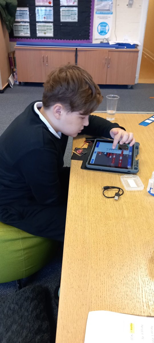 MissHedges_'s tweet image. These pupils spent some time tinkering with the @microbit_edu today. They both demonstrated lots of #ComputationalThinking through tinkering, creating and persevering ⭐ They made dice, emotion badges and a flashing name badge for Toby 🐾

#IWBStech #MicroBits #IWBSToby