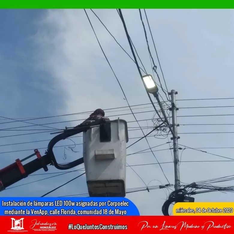 #4Oct | La Dirección de Asuntos Eléctricos realiza instalación de lámparas LED 100w asignadas por Corpoelec mediante la VenApp en la calle: Sucre y Florida de la comunidad 18 de Mayo, permanecemos cumpliendo el 1x10 del Buen Gobierno.
#SomosMayoríaDePaz