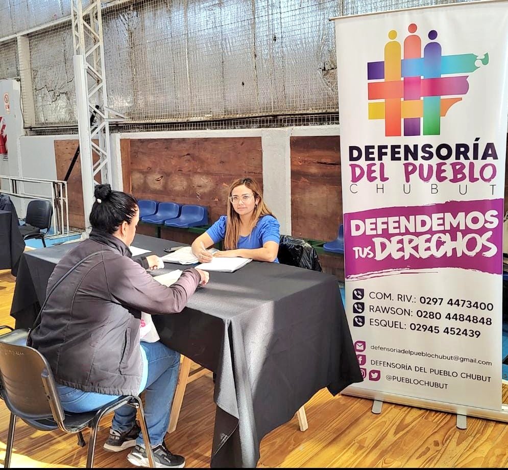 Seguimos presente en las jornadas del #EstadoEnTuBarrio. #Hoy en #ComodoroRivadavia estamos escuchando las consultas de los vecinos y vecinas.