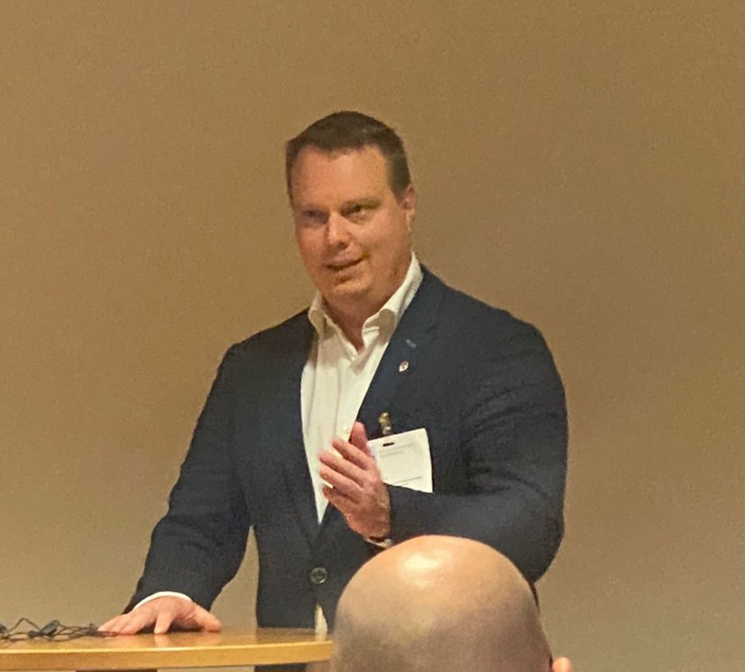PekkaKomu's tweet photo. Eilen oli tärkeä päivä. Tapasimme elinkeinoministerin sekä Työ- ja elinkeinoministeriön johtoa ja kävimme keskustelua alueiden elinvoimasta. Omassa puheenvuorossani kiitin ministeriötä MAL-sopimuksesta sekä AKKE-rahoituksesta.
@PHliitto @LahdenKaupunki @UniLUT https://t.co/b6cmvTwGnJ