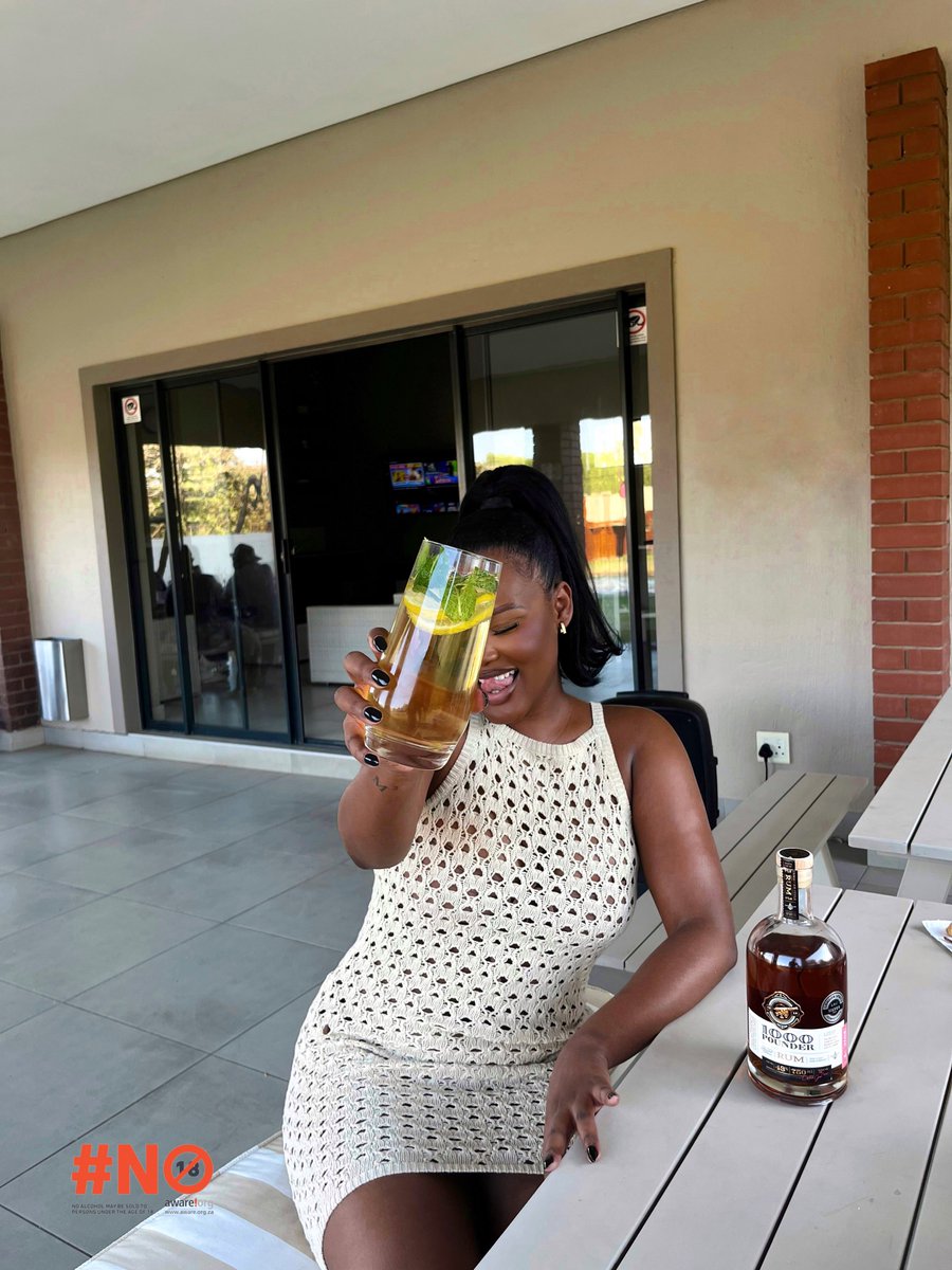 KhulisoKMahosi_'s tweet photo. sip happens! 🍹
1000 Pounder rum is definitely my go to drink for the summer, tap in and make it yours too by enjoying it in a 1000 different ways! 🔥
#1000ways #1000PounderRum https://t.co/zpbe0LWfPg