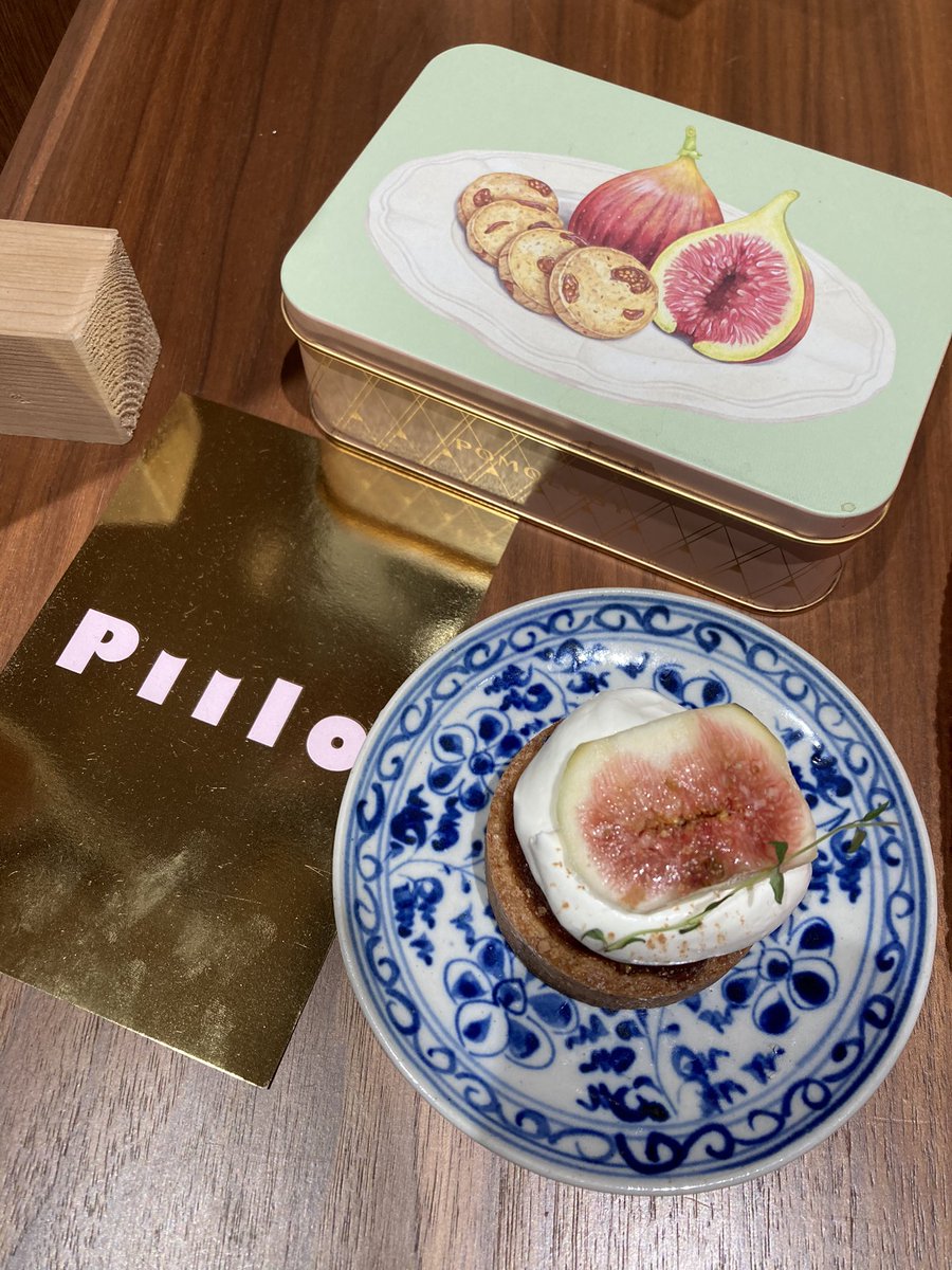 tanabota999's tweet photo. 覆面コンビ #インチとセンチ の目出し帽、じわじわ成長中。今日のおさんじは #piilo さんのいちじくタルトでした。最後の一個食べる幸せ。 https://t.co/7wcjvVrLh3
