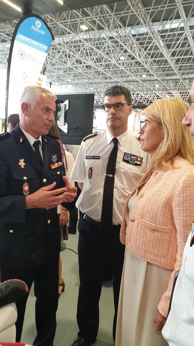 [ #CNSPF2023 📸 ] Jour-J à Toulouse au Congrès des #SapeursPompiers avec une visite de <a href="/FaureDominique/">Dominique Faure</a> sur notre stand🤝 L'occasion de faire une présentation d'un mannequin de simulation en santé et de rappeler le rôle de notre #Ensosp dans la #formation des personnels de secours