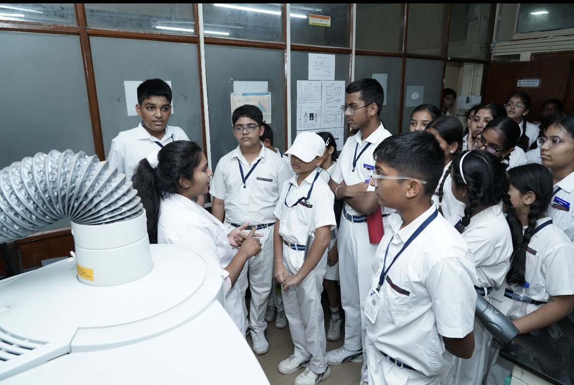 CSIR_NEERI's tweet photo. Approximately 2000 students and 80 teachers from 34 schools and colleges from Nagpur and Vidarbha visited the Institute on the occasion of 82nd CSIR Foundation Day Celebration. @CSIR_IND @dgcsirIndia @ViBhaVidarbha @EduMinOfIndia @CsirJigyasa https://t.co/xHPHm4vAkM