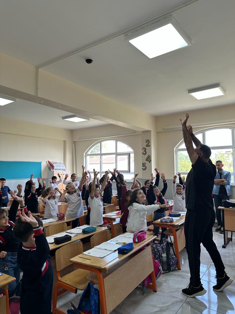 tepecikilk55's tweet photo. Samsun İl Milli Eğitim Müdürlüğü İSG birimi koordinesinde "Okulumda Sağlıklı Besleniyorum" projesi kapsamında okulumuz öğretmen ve öğrencilerimize sağlıklı beslenme ve fiziksel aktiviteler ile ilgili bilgilendirmeler yapıldı @samsunmem @SamsunMEM_ISGB @muratfirat55 https://t.co/DHHnUAkEjo
