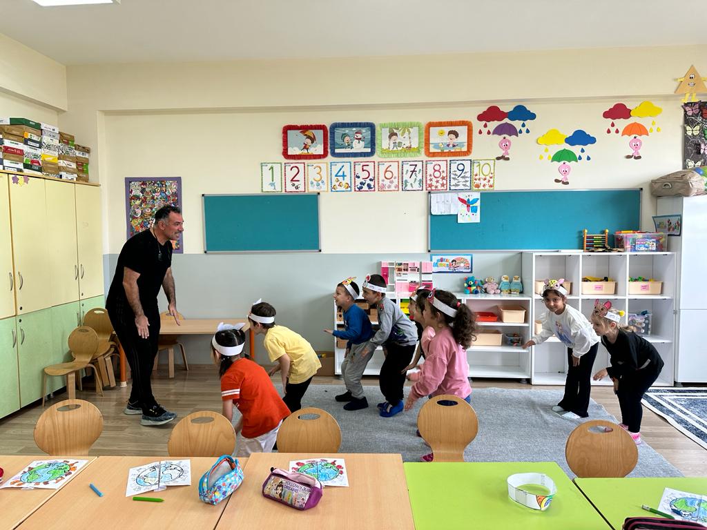 Samsun İl Milli Eğitim Müdürlüğü İSG birimi koordinesinde "Okulumda Sağlıklı Besleniyorum" projesi kapsamında okulumuz öğretmen ve öğrencilerimize sağlıklı beslenme ve fiziksel aktiviteler ile ilgili bilgilendirmeler yapıldı <a href="/samsunmem/">Samsun İl Milli Eğitim Müdürlüğü</a> <a href="/SamsunMEM_ISGB/">Samsun İl MEM İş Yeri Sağlık ve Güvenlik Birimi</a> <a href="/muratfirat55/">Murat FIRAT</a>