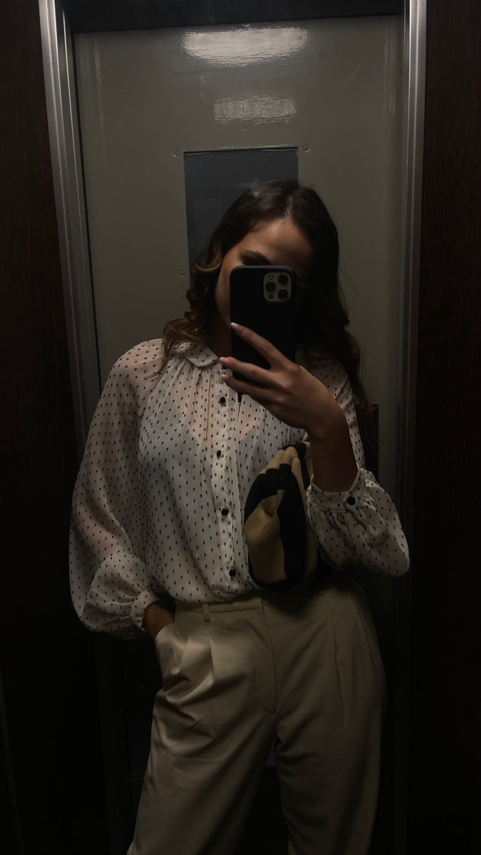 SonySon96916254's tweet photo. Scarpe, look sei stupenda #Rosalinda 🤩 #zengavo #RosalindaCannavo https://t.co/hzvV2rho5R