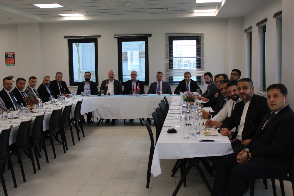 İstanbul Havalimanı CEO'su olarak görev yaparken görevden ayrılan <a href="/Ksamsunlu/">Kadri Samsunlu</a>'ya İstanbul Havalimanı Güvenlik Komisyonu tarafından veda yemeği düzenlendi.

Vali <a href="/MIlker63/">İlker HAKTANKAÇMAZ</a>, görevden ayrılan SAMSUNLU'ya teşekkür ederek başarılar diledi.