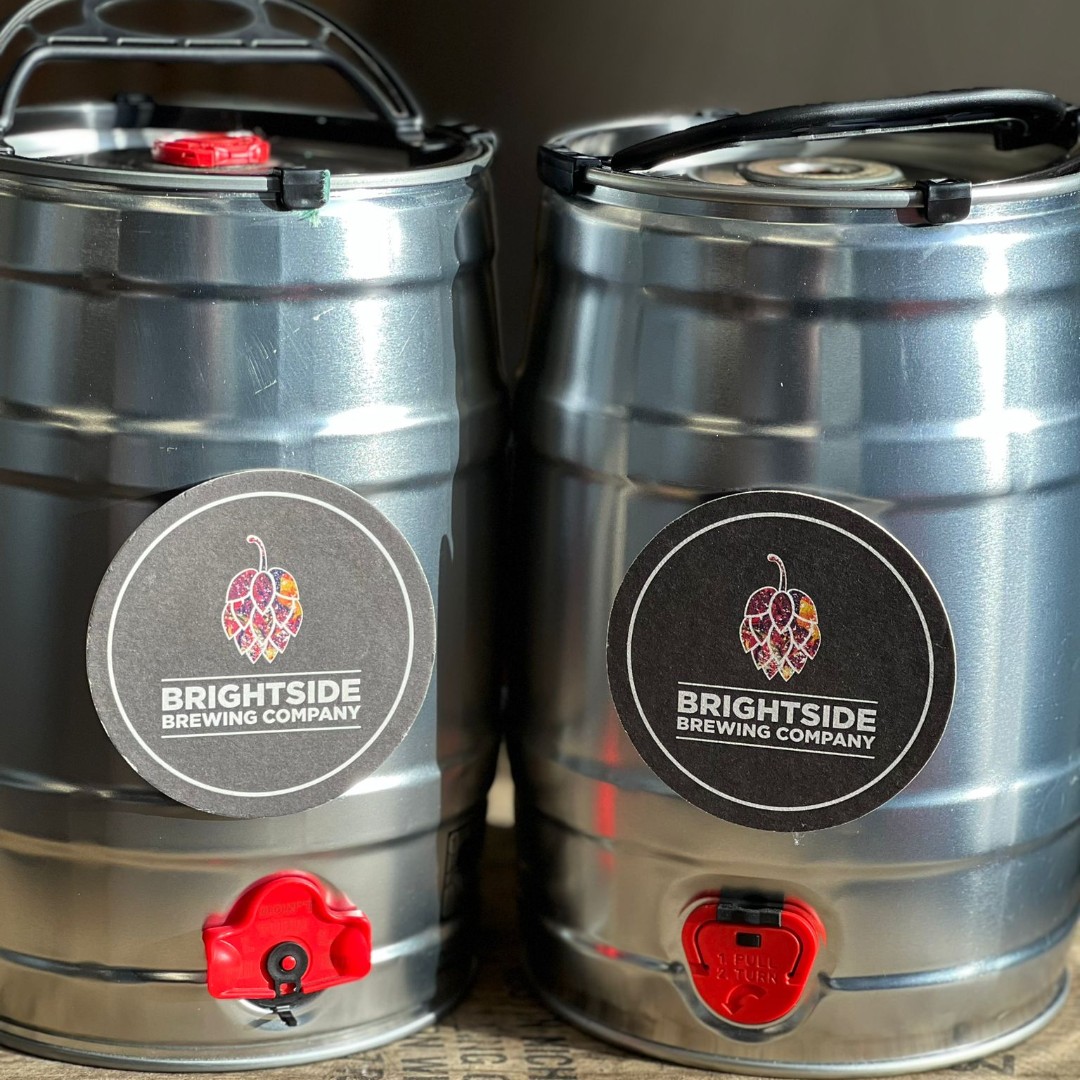 🍏 We're filling our 5L mini kegs with our very own 4.5% apple cider! Pop down to our brewery shop, or order online for local delivery. 👉 Pick a keg up here: bit.ly/3Vow1C6