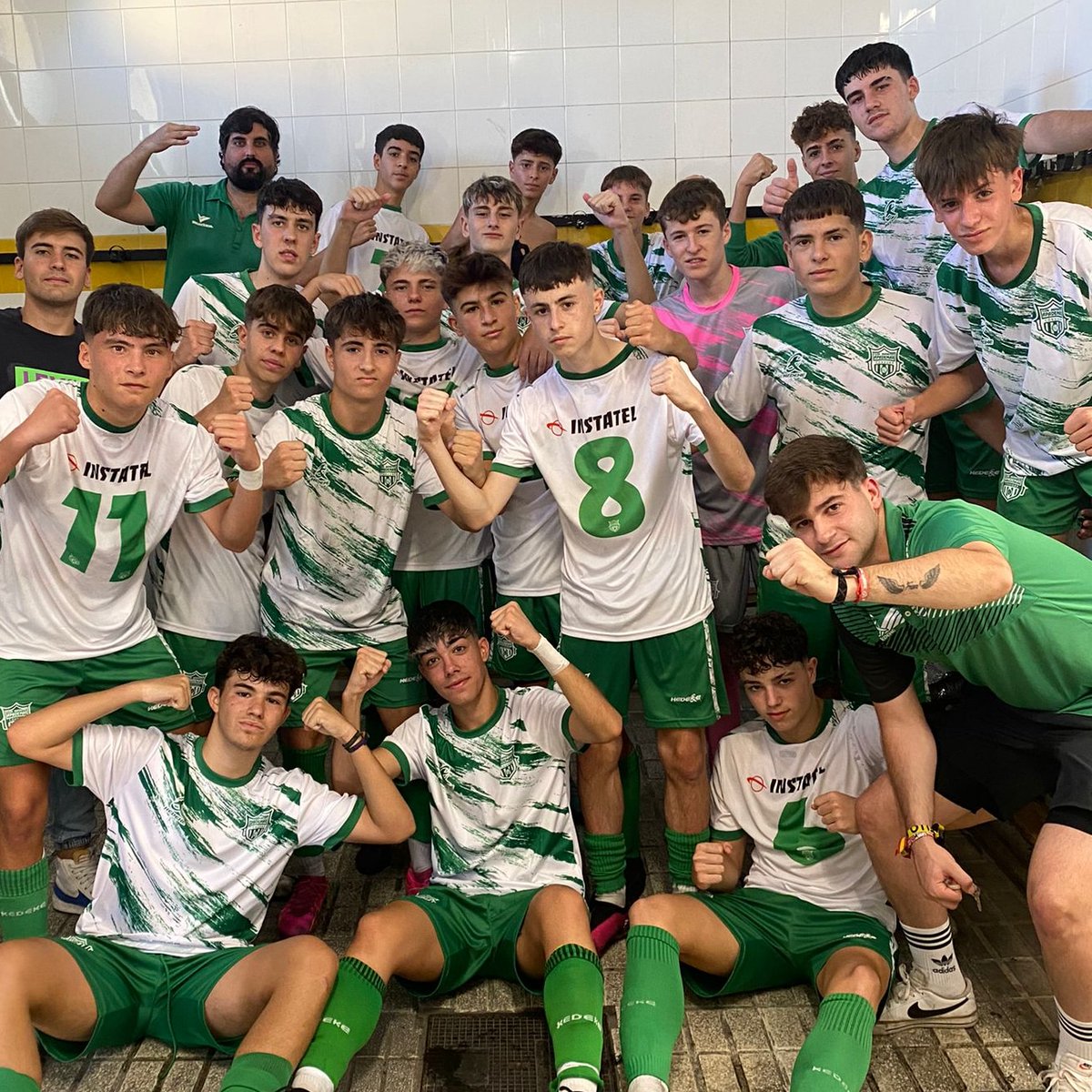 El pasado domingo se imponía nuestro Cadete A en Fátima frente a Salvador Allende por 0-3.

Contundente victoria de nuestros chicos, la tercera seguida!

Enhorabuena chicos!

#CDApademar 
#VamosVerdes
