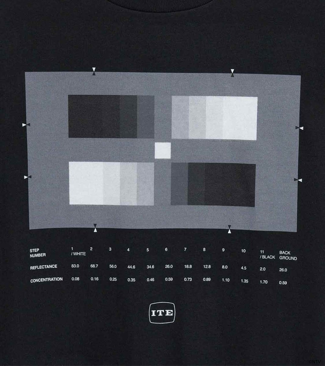 カメラのホワイトバランスを取る際に使用する「グレースケールチャート」をモチーフにしました。日本テレビで実際に使っているものと同じデザインです。  👕Tシャツはこちら https://t.co/QH0bBpXaig ☕️マグカップはこちら https://t.co/z5ikyPXPfx