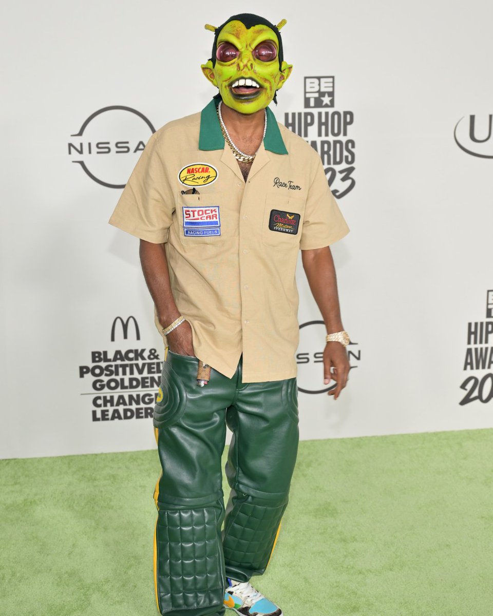 Who is behind the 👽 mask?  #HipHopAwards