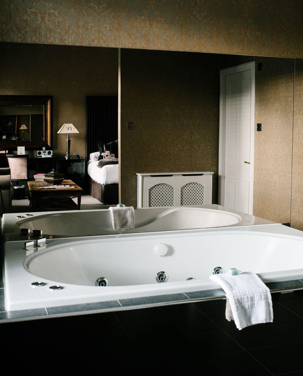 NiraCaledonia's tweet photo. Indulging in the ultimate relaxation experience at Nira Caledonia's Jacuzzi Suite
#niracaledonia #slh #shantihospitality #visitscotland #edinburghspotlight #botiquehotels #Jacuzzi https://t.co/insSkEJWWp