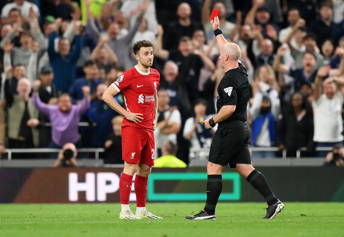 Between_TL's tweet photo. Liverpool have had 4 players sent off in the PL this season; the first time in the competition’s history that a side has received 4 reds in their opening 7 matches.

The 4 red cards in their last 6 PL games are as many as in their previous 178 games combined.

Interesting…

#LFC https://t.co/rsIBLv7bNx