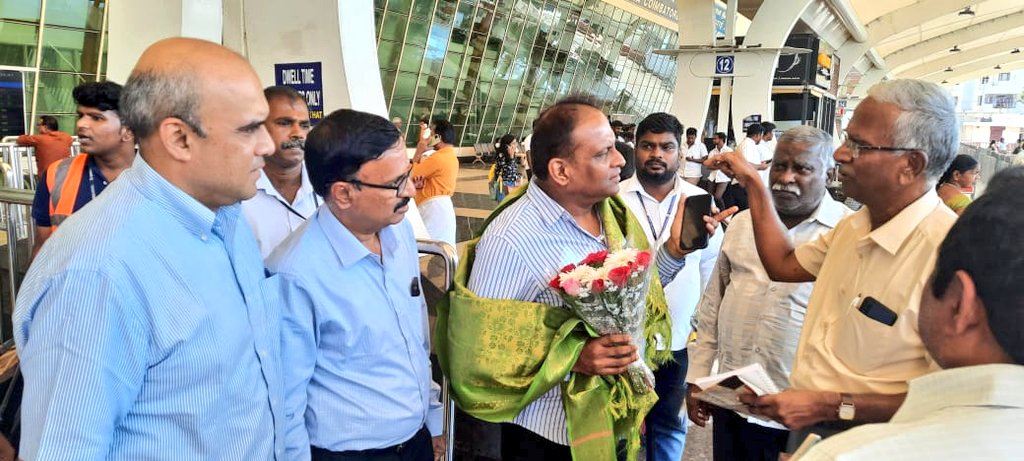cleanganganmcg's tweet photo. Sh @asokji, PD-@NRCD_MoJS and DG-NMCG, is on a visit to #Coimbatore, Tamil Nadu for the restoration of #RiverNoyyal. Thanks to the State Government and the dedicated partners at NGO #Sirthuli for the warm welcome extended to him.

#RiverCauvery #Tamilnadu #NamamiGange @irsashok https://t.co/KaB5X9iTfE