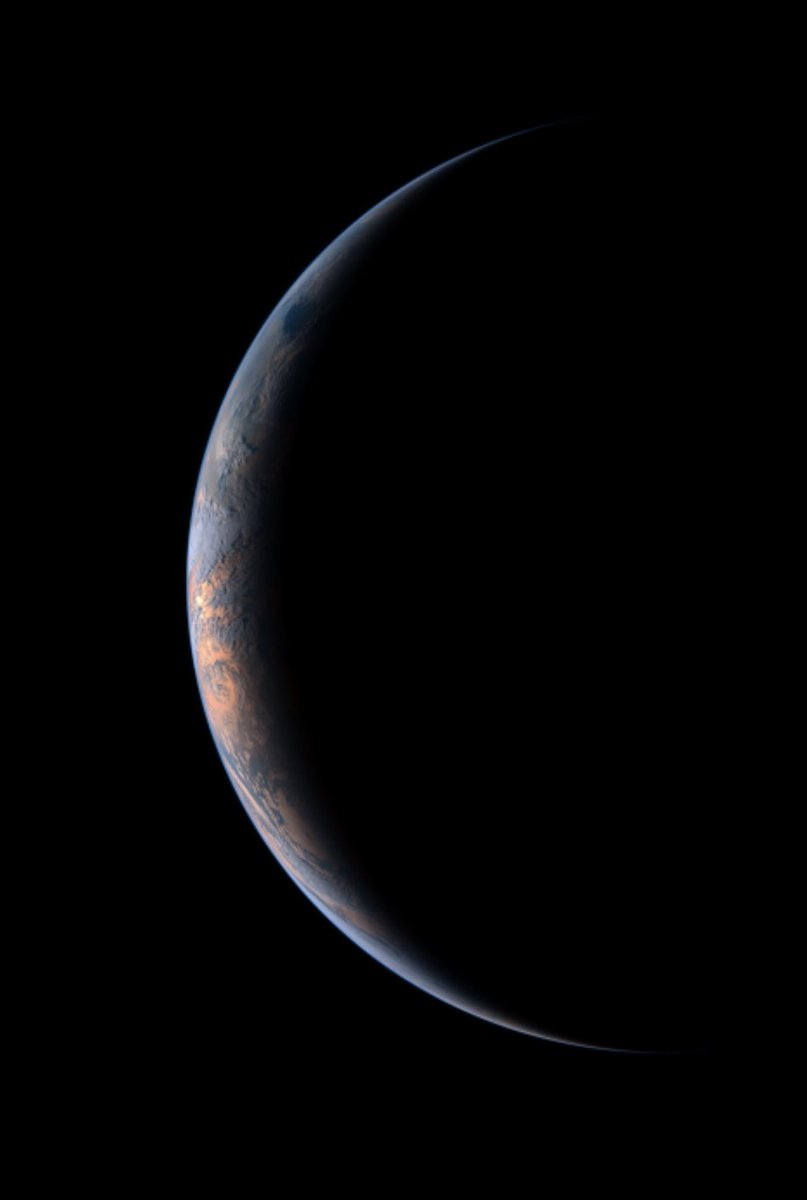 ついさっき宇宙から見た夜の深まりゆく地球🌏