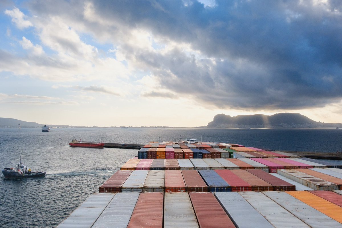 Revirando de salida #tuning #maneuvering #hanling #porthandling #containership #levante #easterlywinds #algecirasport🇪🇸 #fujifilmxt3