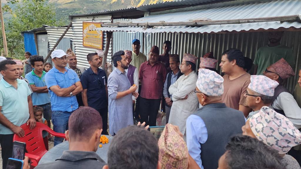 hamrorabi's tweet photo. भुकम्पले निकै क्षति पुगेको बझाङ जिल्ला पुगेका छौं। आज राति नै चैनपुर पुग्ने छौं । राहत उद्दारमा सरकारलाई झक्झक्याउने छौं , सकेको पहल गर्नेछौं । रास्वपा बझाङका साथीहरू हिजै देखि सहयोगमा जुट्नु भएको छ। https://t.co/DVqnzhM6s4