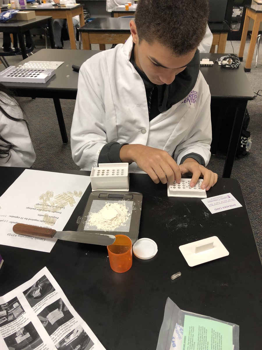 ACCPharmacyTech's tweet photo. Medications such as supplements can be packaged manually. Pharm tech students practice capsule preparation. @APSCareerCenter , @arlingtontechcc , @APS_CTE https://t.co/cZPLPKUo4s
