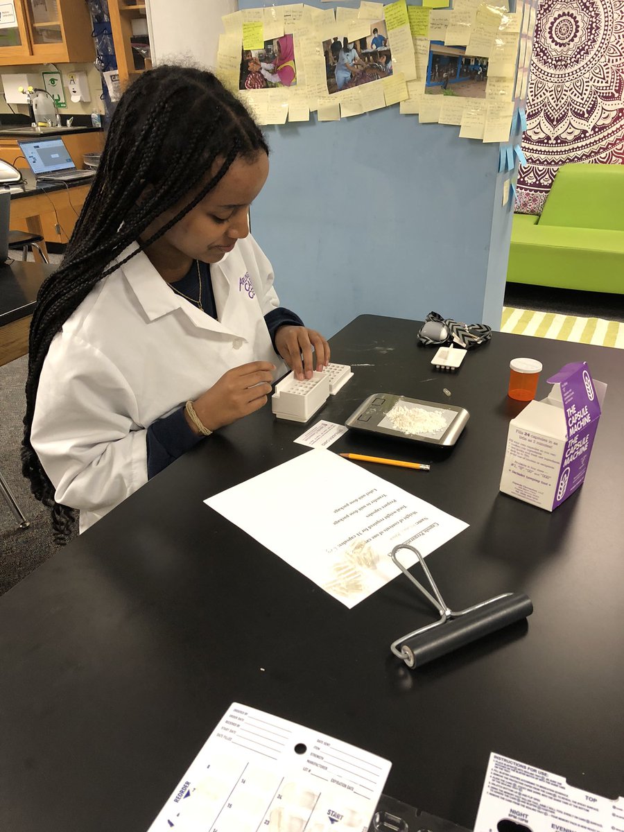 ACCPharmacyTech's tweet photo. Medications such as supplements can be packaged manually. Pharm tech students practice capsule preparation. @APSCareerCenter , @arlingtontechcc , @APS_CTE https://t.co/cZPLPKUo4s