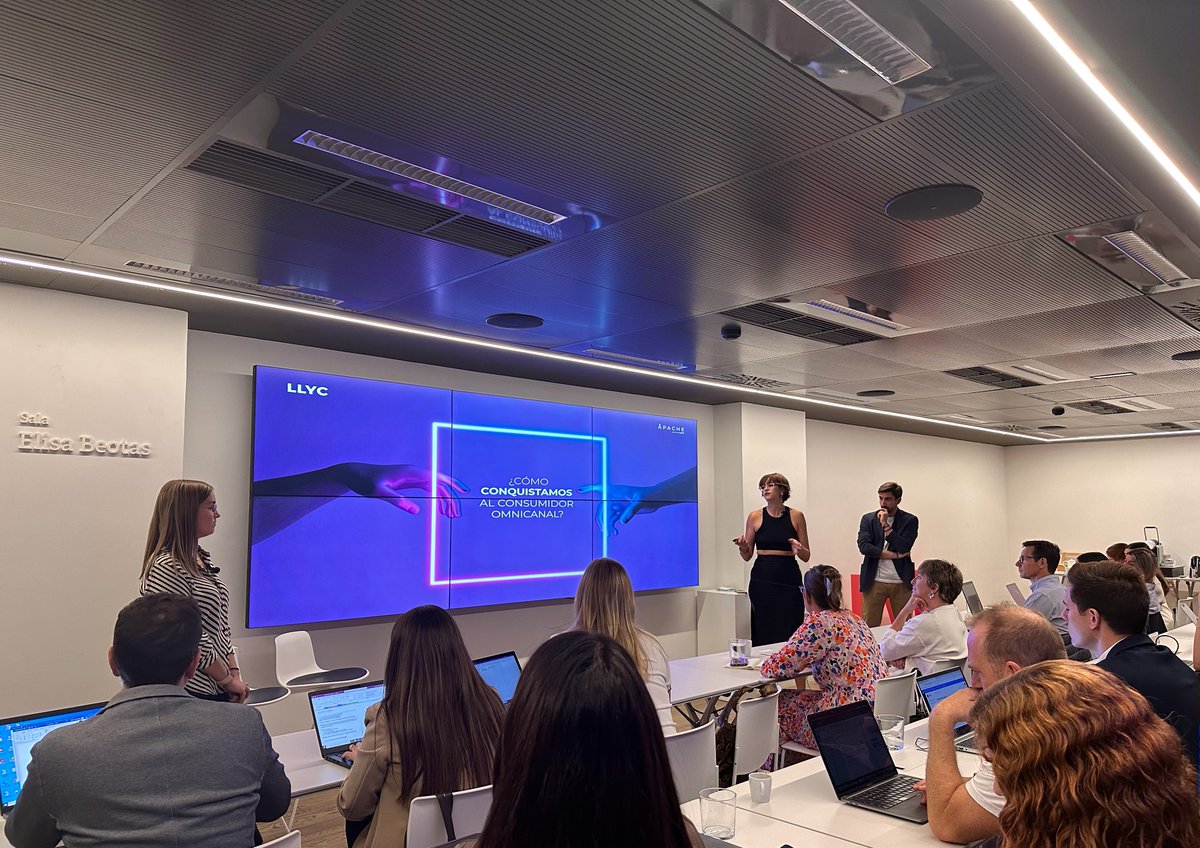 apachebyllyc_'s tweet photo. ✨¡Gran éxito en el #workshop realizado por el equipo de Digital Experience en nuestras oficinas! 

Durante la jornada de trabajo, nuestros expertos Beatriz-Díaz Parreño, Paula Valverde y @LuismaNuma acompañaron a los asistentes en un análisis del #CustomerJourney de su marca. https://t.co/z9Zu5EFK6f