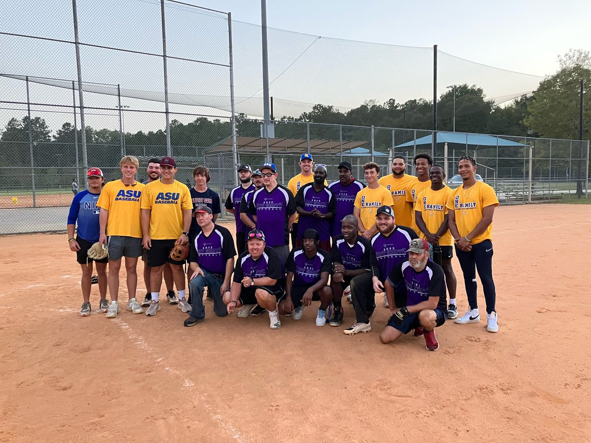 ASUGoldenRamsBS's tweet photo. The Albany Parks and Recreation Hotshots have spent the last few days getting better on the field with The Albany State Baseball Program ⚾️

 The Golden Rams are excited to help Albany’s Special Olympics team get ready for their state tournament this upcoming weekend ‼️ https://t.co/GvgDrOmZpS