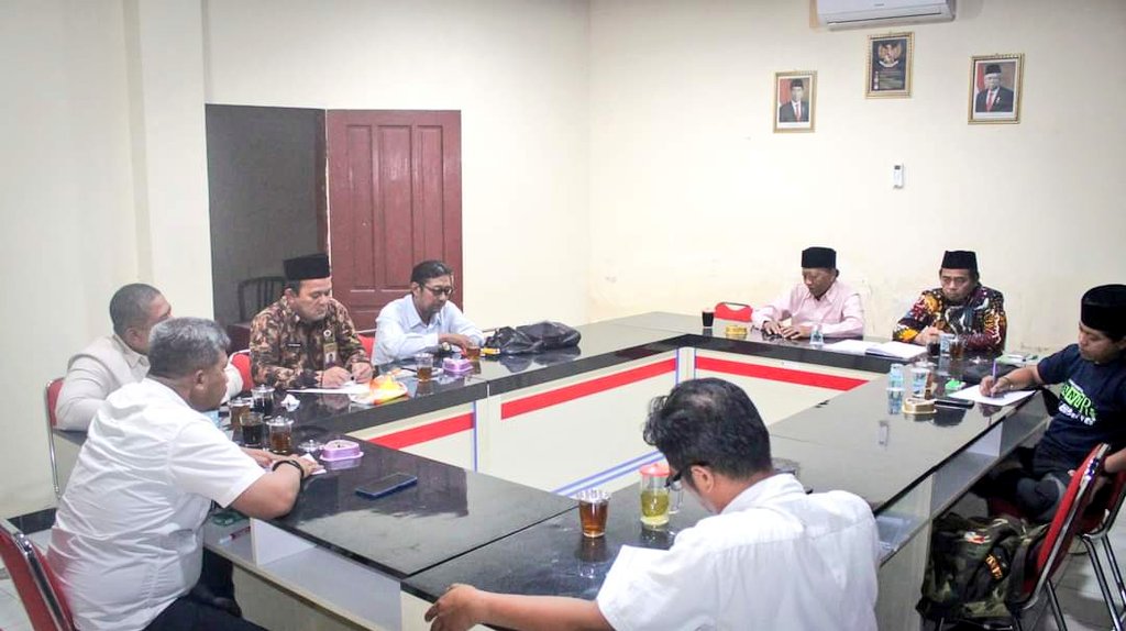 mideomoto's tweet photo. Orientasi lapangan,team @pcnukabmagelang bersama team mwcnu salam,dari 5 titik yg diajukan di sepakati yg terbaik di pasar salak gremeng depan pom bensin semen. Semoga berkah. #numagelang #salam #magelang https://t.co/vAeqBRqOot